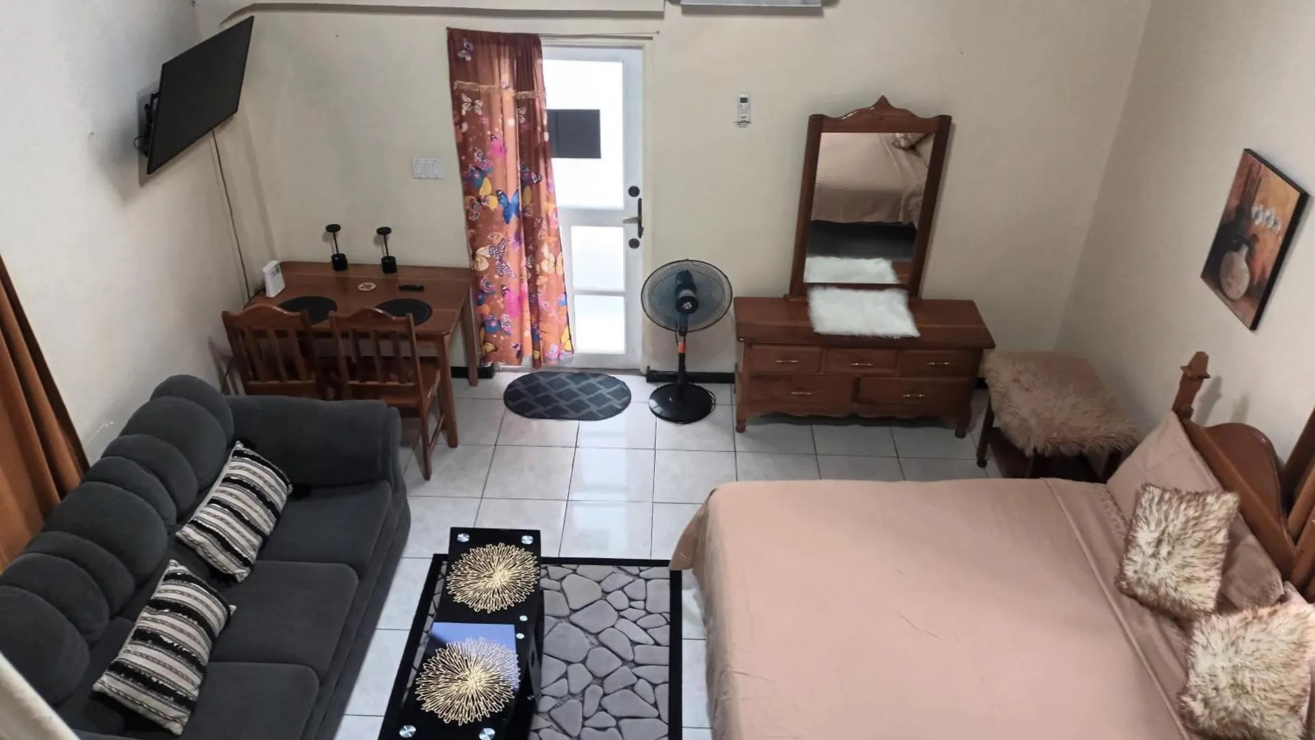 Oceanfront Condo W/ Free Parking + High Speed Wifi Negril Jamaica